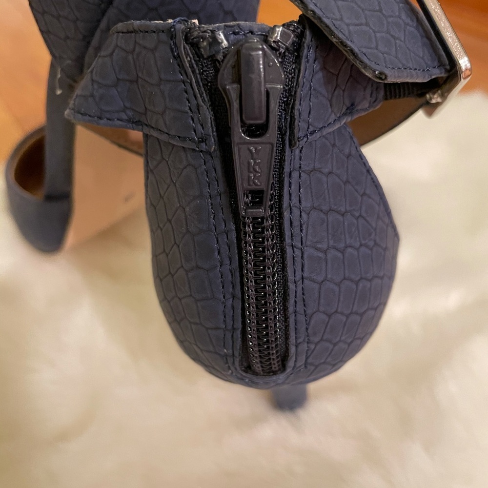 New royal blue pointed-toe ankle-strap pumps w/box - Picture 5 of 11